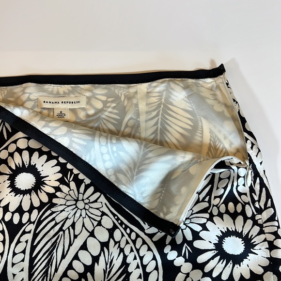 Banana Republic silk black and white skirt size 6 beautiful pattern lined career - Picture 7 of 11